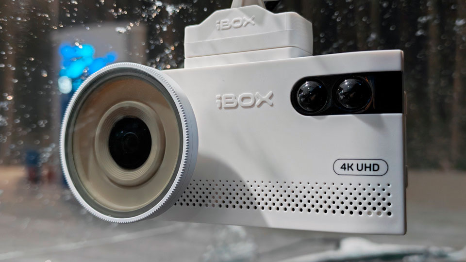 Помощник из будущего — комбо-устройство iBOX EVO 4K White